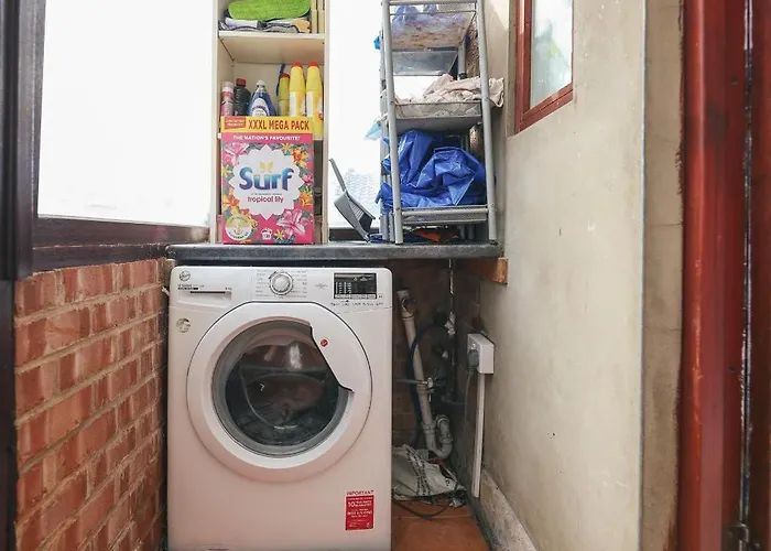 Franky's Place, In Roundhay, - Free Parking, Breakfast & Wifi