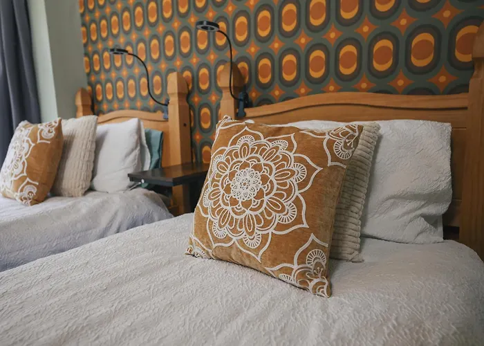 Franky's Place, In Roundhay, - Free Parking, Breakfast & Wifi *