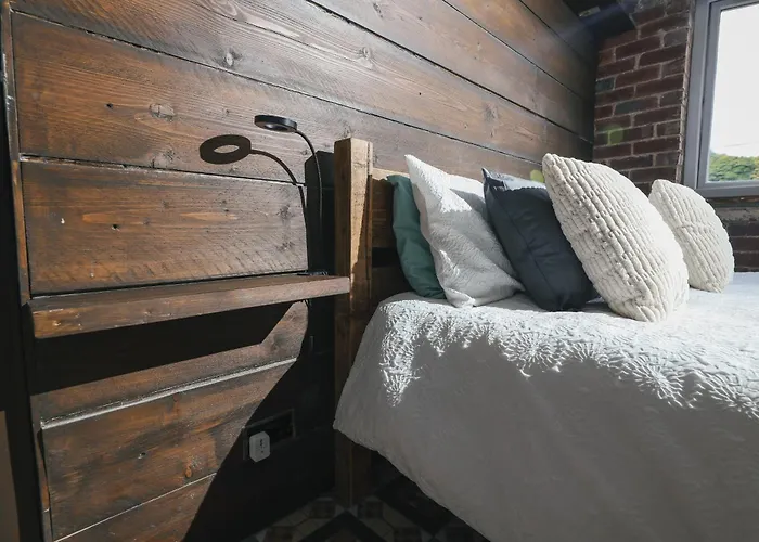 Franky's Place, In Roundhay, - Free Parking, Breakfast & Wifi * Лідс