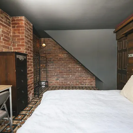 Franky's Place, In Roundhay, - Free Parking, Breakfast & Wifi *