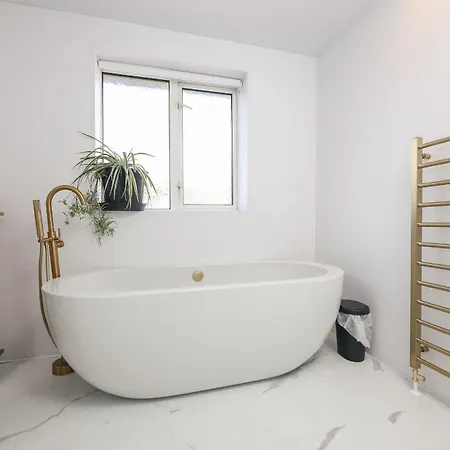 Franky's Place, In Roundhay, - Free Parking, Breakfast & Wifi * Leeds (West Yorkshire)