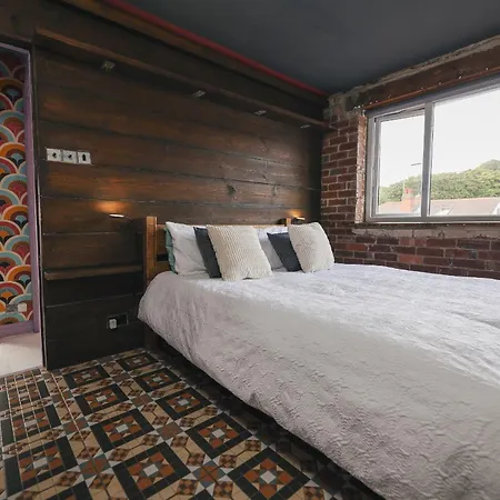 Bed & Breakfast Franky's Place, In Roundhay, - Free Parking, Breakfast & Wifi