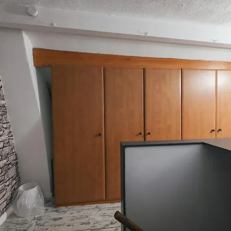 Bed & Breakfast Franky's Place, In Roundhay, - Free Parking, Breakfast & Wifi *