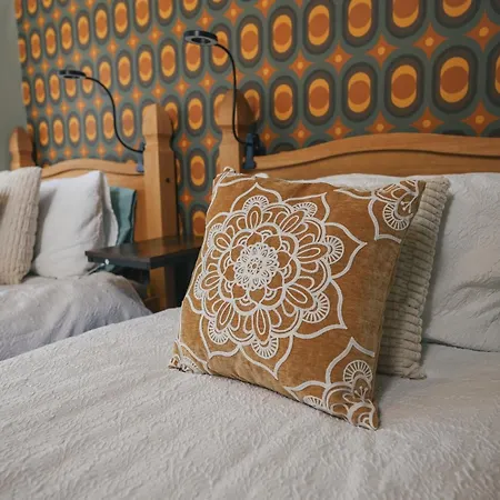 Franky's Place, In Roundhay, - Free Parking, Breakfast & Wifi *