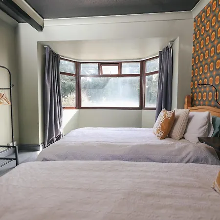 Franky's Place, In Roundhay, - Free Parking, Breakfast & Wifi Bed & Breakfast