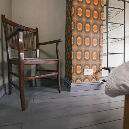 Franky's Place, In Roundhay, - Free Parking, Breakfast & Wifi Bed & Breakfast *