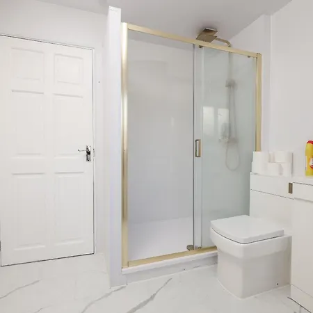 Franky's Place, In Roundhay, - Free Parking, Breakfast & Wifi * Leeds (West Yorkshire)