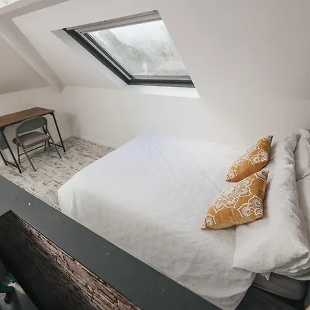 Franky's Place, In Roundhay, - Free Parking, Breakfast & Wifi Bed & Breakfast *