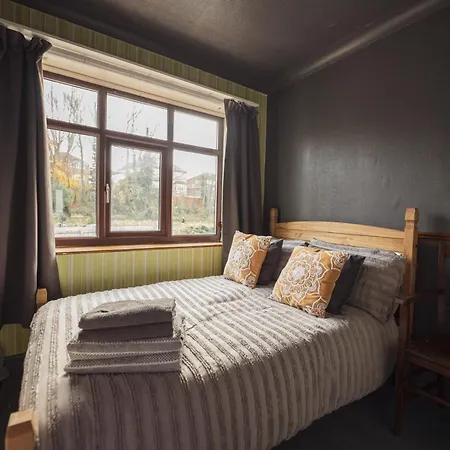 Bed & Breakfast Franky's Place, In Roundhay, - Free Parking, Breakfast & Wifi Leeds (West Yorkshire)