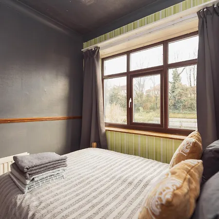 Oda ve Kahvaltı Franky's Place, In Roundhay, - Free Parking, Breakfast & Wifi *