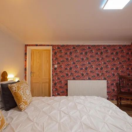 Franky's Place, In Roundhay, - Free Parking, Breakfast & Wifi Oda ve Kahvaltı *