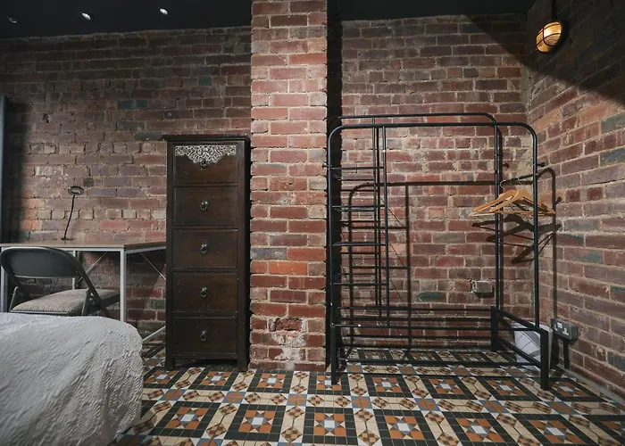 Franky's Place, In Roundhay, - Free Parking, Breakfast & Wifi