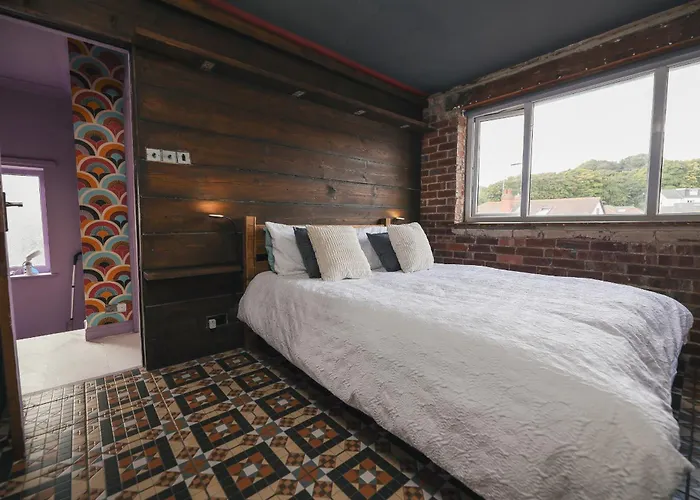 Couette-café Franky's Place, In Roundhay, - Free Parking, Breakfast & Wifi