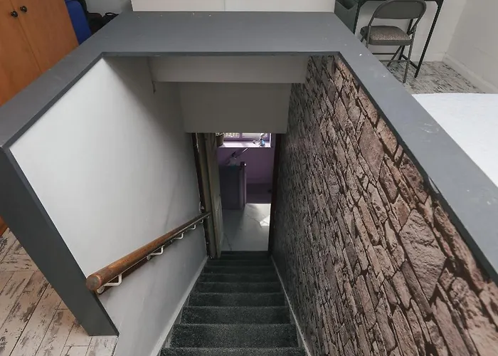 Franky's Place, In Roundhay, - Free Parking, Breakfast & Wifi