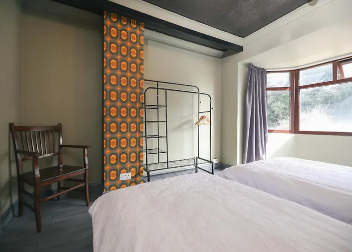 Franky's Place, In Roundhay, - Free Parking, Breakfast & Wifi Bed & Breakfast