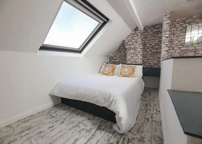 Bed & Breakfast Franky's Place, In Roundhay, - Free Parking, Breakfast & Wifi *