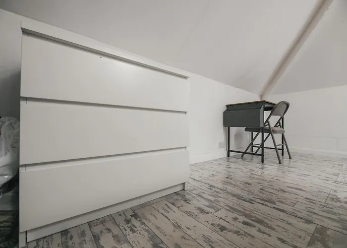 Franky's Place, In Roundhay, - Free Parking, Breakfast & Wifi * Leeds (West Yorkshire)