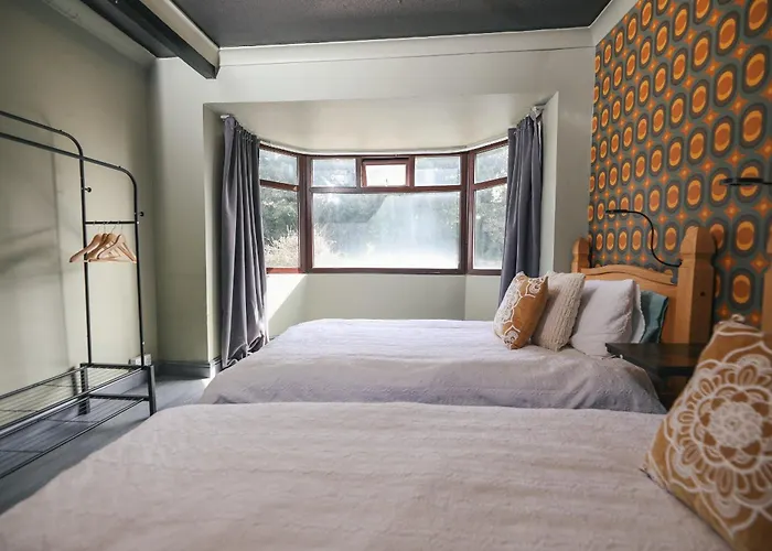 Franky's Place, In Roundhay, - Free Parking, Breakfast & Wifi Couette-café