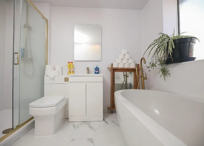 Franky's Place, In Roundhay, - Free Parking, Breakfast & Wifi Couette-café Leeds (West Yorkshire)