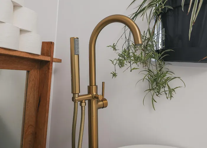 Franky's Place, In Roundhay, - Free Parking, Breakfast & Wifi Couette-café