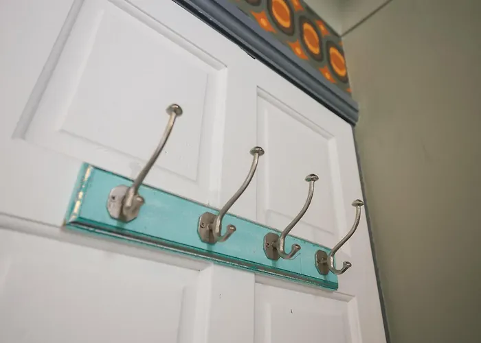 Franky's Place, In Roundhay, - Free Parking, Breakfast & Wifi *