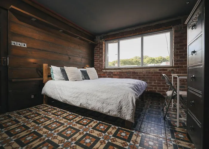 Franky's Place, In Roundhay, - Free Parking, Breakfast & Wifi Bed & Breakfast *