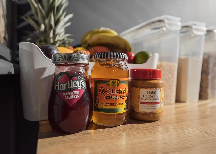 Franky's Place, In Roundhay, - Free Parking, Breakfast & Wifi Couette-café Leeds (West Yorkshire)