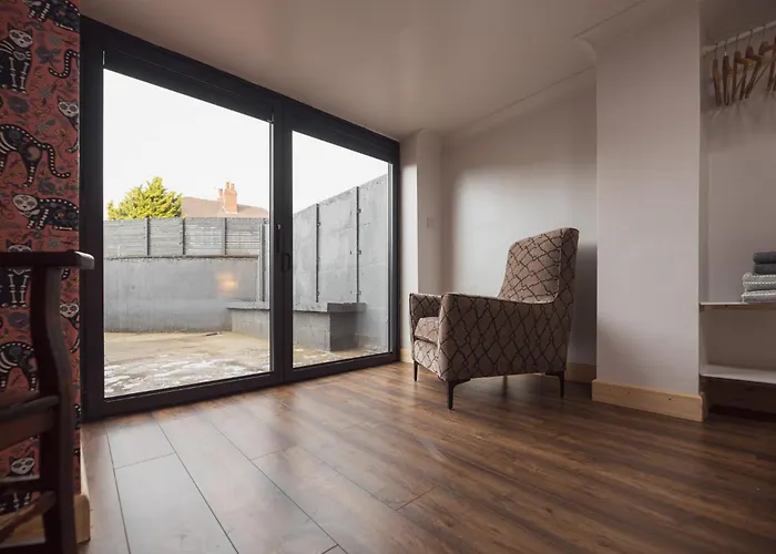 Couette-café Franky's Place, In Roundhay, - Free Parking, Breakfast & Wifi