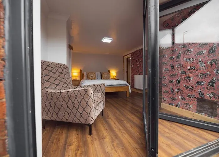 Couette-café Franky's Place, In Roundhay, - Free Parking, Breakfast & Wifi