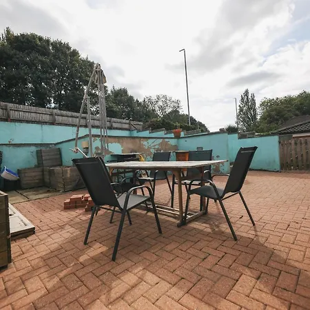 Franky's Place, In Roundhay, - Free Parking, Breakfast & Wifi ベッド・アンド・ブレックファスト *