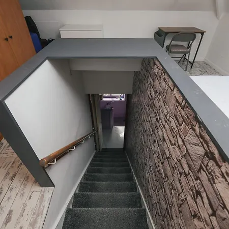 Franky's Place, In Roundhay, - Free Parking, Breakfast & Wifi