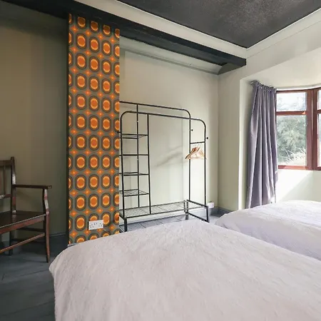 Franky's Place, In Roundhay, - Free Parking, Breakfast & Wifi Couette-café