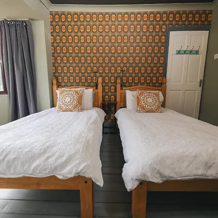 Franky's Place, In Roundhay, - Free Parking, Breakfast & Wifi Couette-café Leeds (West Yorkshire)