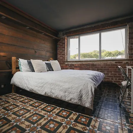 Franky's Place, In Roundhay, - Free Parking, Breakfast & Wifi Couette-café *