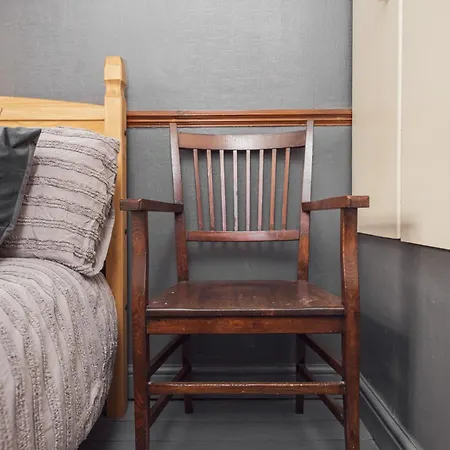 Couette-café Franky's Place, In Roundhay, - Free Parking, Breakfast & Wifi