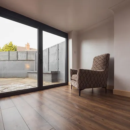 Couette-café Franky's Place, In Roundhay, - Free Parking, Breakfast & Wifi