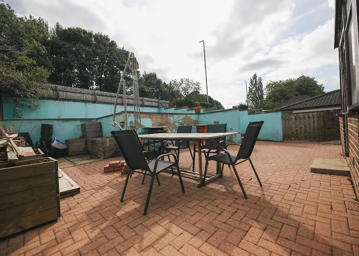 Franky's Place, In Roundhay, - Free Parking, Breakfast & Wifi ベッド・アンド・ブレックファスト *