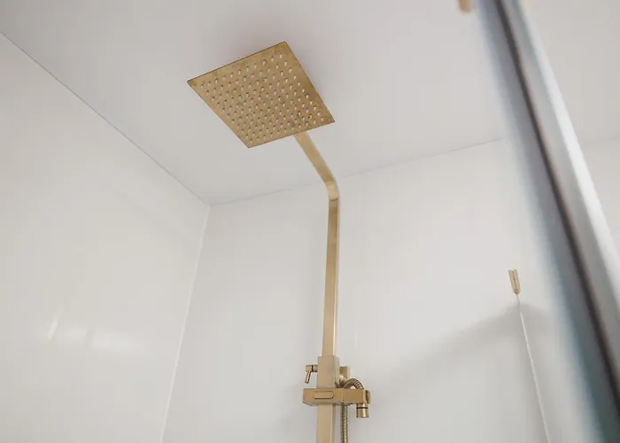 Franky's Place, In Roundhay, - Free Parking, Breakfast & Wifi ベッド・アンド・ブレックファスト *