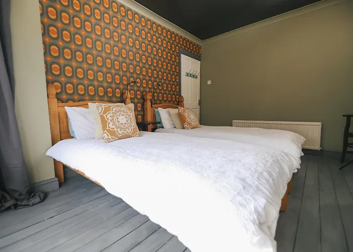 Franky's Place, In Roundhay, - Free Parking, Breakfast & Wifi