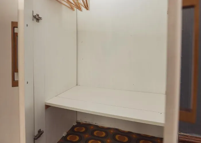 Franky's Place, In Roundhay, - Free Parking, Breakfast & Wifi ベッド・アンド・ブレックファスト