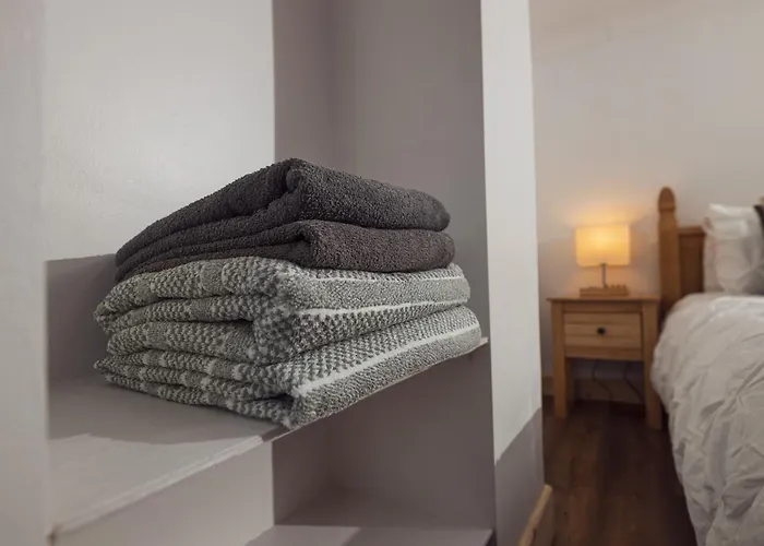 Franky's Place, In Roundhay, - Free Parking, Breakfast & Wifi