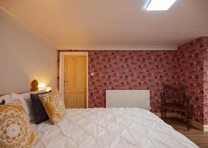 Franky's Place, In Roundhay, - Free Parking, Breakfast & Wifi ベッド・アンド・ブレックファスト *